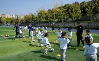 可以先学足球再学篮球吗，可以先学足球再学篮球吗女生