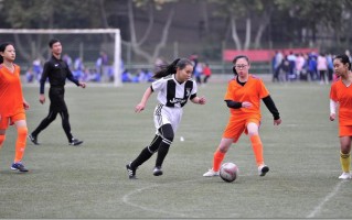 中学可以踢足球吗女生，中学可以踢足球吗女生